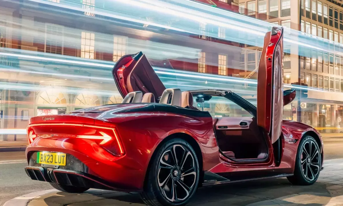 भारत में लॉन्च हुई धांसू इलेक्ट्रिक स्पोर्ट्स कार Cyberster; जानें कीमत और फीचर