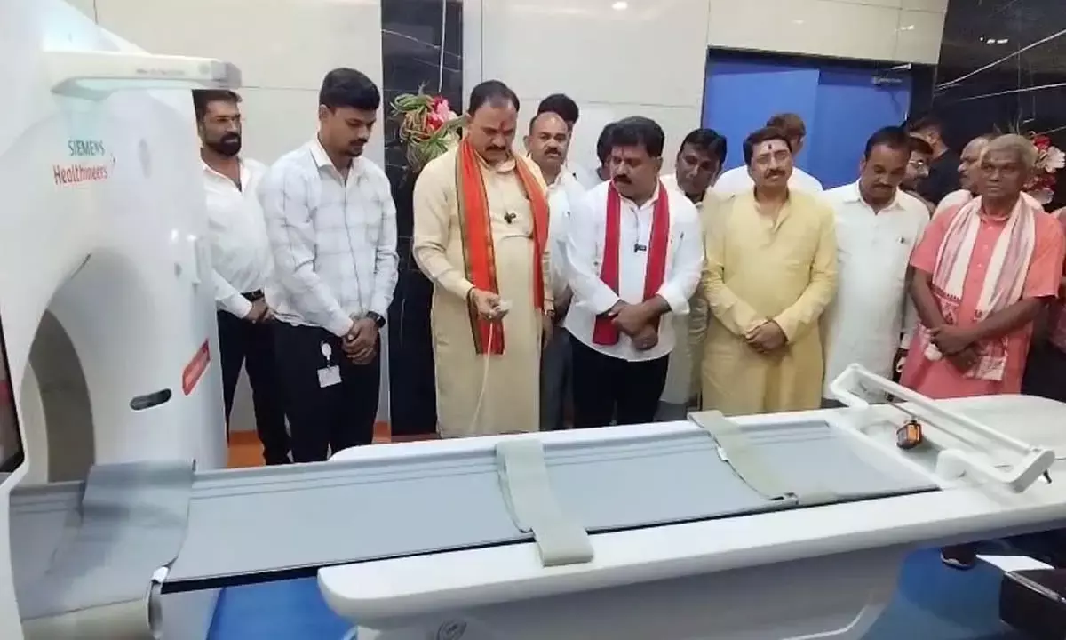 Deputy Chief Minister Vijay Sharma and Health Minister Shyam Bihari Jaiswal present at the hospital Deputy Chief Minister Vijay Sharma and Health Minister Shyam Bihari Jaiswal present at the hospital