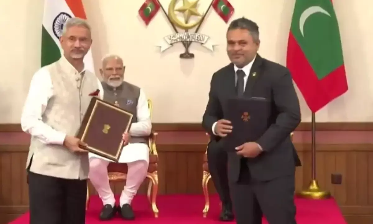 भारत-मालदीव साझेदारी को मिली नई ऊंचाई: 4,850 करोड़ की आर्थिक मदद, PM मोदी ने सौंपे 72 सैन्य वाहन