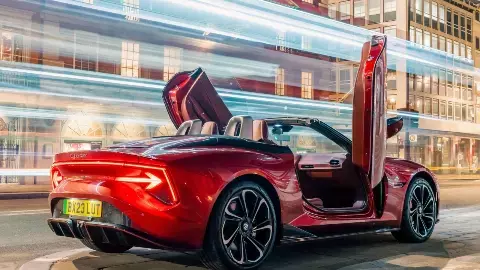 भारत में लॉन्च हुई धांसू इलेक्ट्रिक स्पोर्ट्स कार Cyberster; जानें कीमत और फीचर