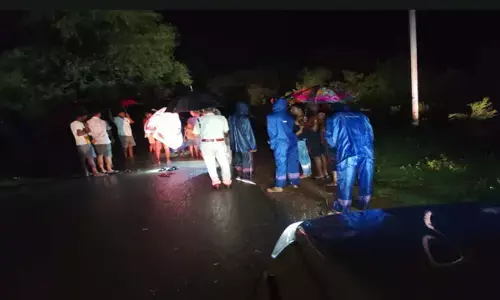 नाले में बही कार 3 साल के बच्चे की मौत