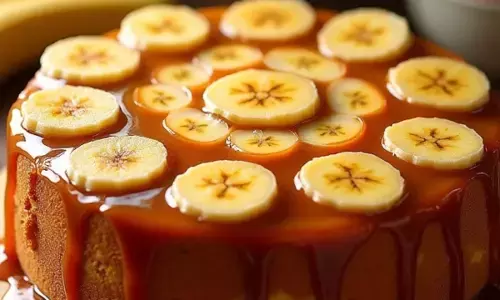 ब्रेकफास्ट में बनाएं केला कैरेमल केक, जानें आसान रेसिपी।