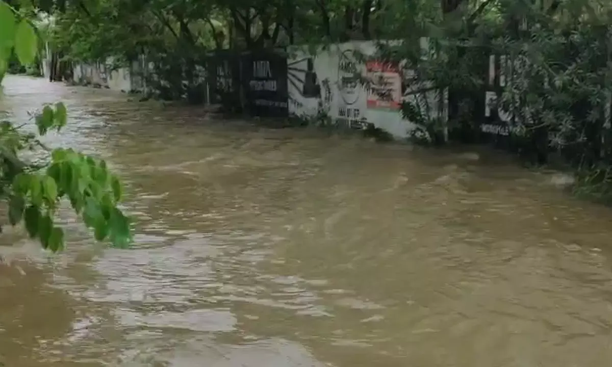 वीआईपी रोड हुआ जलमग्न