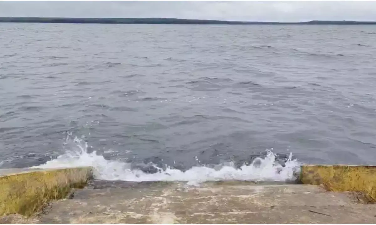 बारिश से बांध में भरा पानी बारिश से बांध में भरा पानी