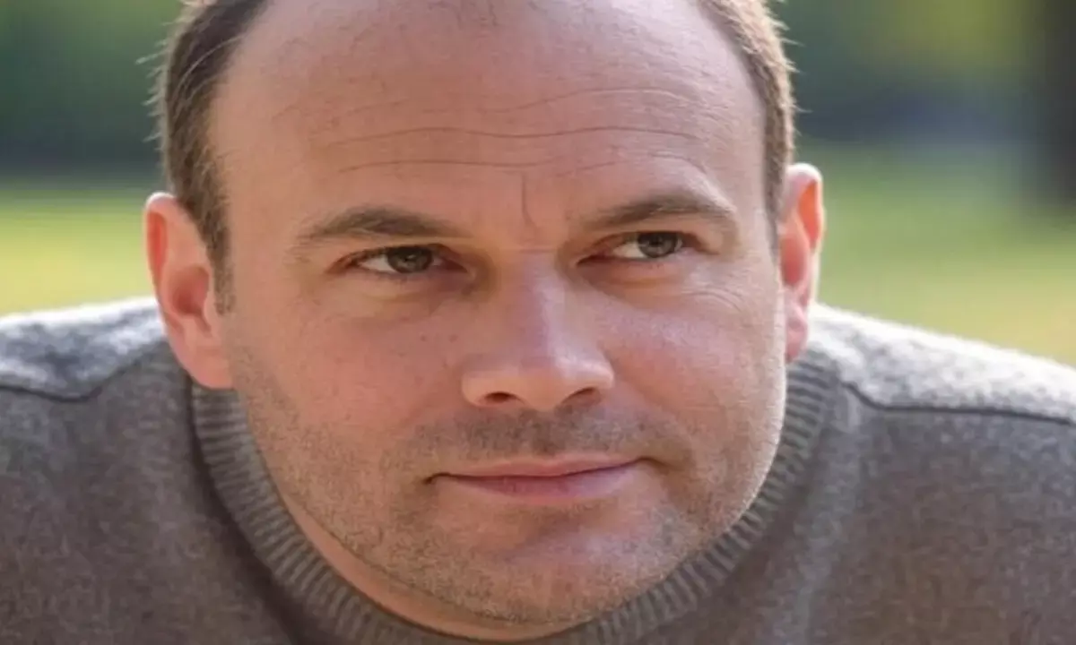 स्क्रीन का ज्यादा इस्तेमाल बालों को कर रहे खत्म