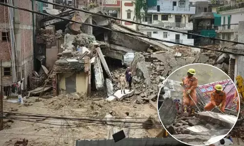 factory roof collapsed delhi