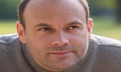 स्क्रीन का ज्यादा इस्तेमाल बालों को कर रहे खत्म स्क्रीन का ज्यादा इस्तेमाल बालों को कर रहे खत्म