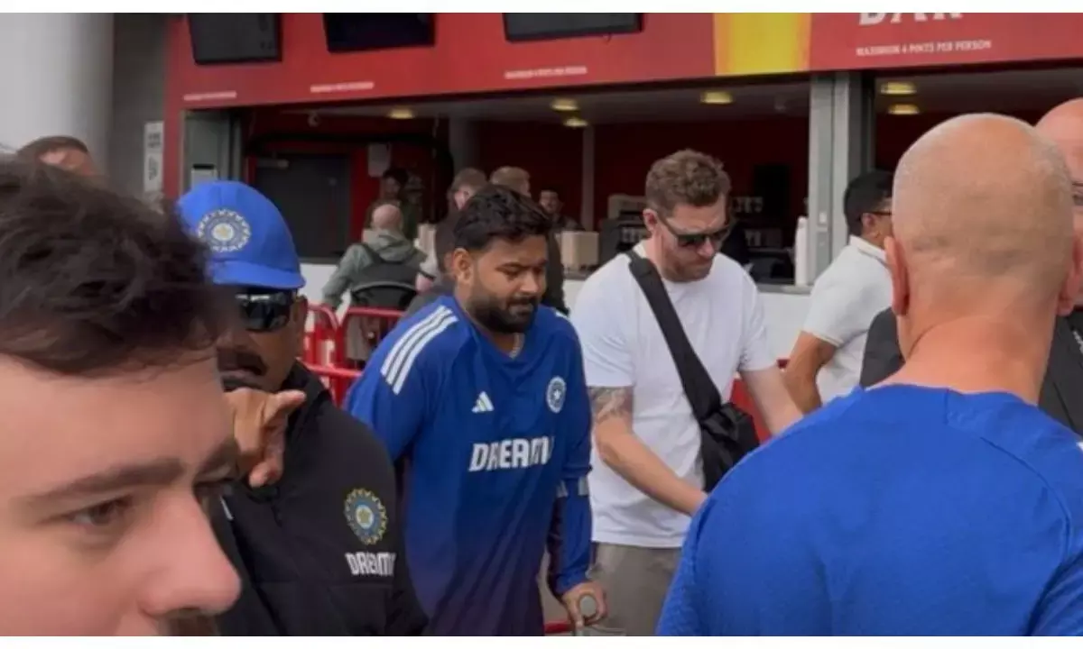 Rishabh Pant arrived on crutches