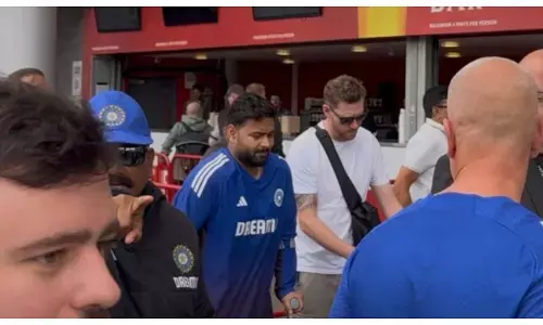 Rishabh Pant arrived on crutches