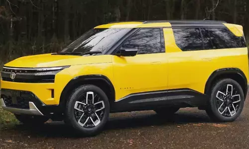 लॉन्च से पहले डीलर इवेंट में दिखाई गई ये SUV; पेट्रोल, डीजल और ईवी में ऑप्शन के साथ होगी लॉन्च