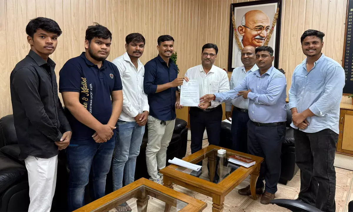 अतिथि व्याख्याताओं की नियुक्ति की मांग : एनएसयूआई ने रविवि के कुलसचिव को सौंपा ज्ञापन