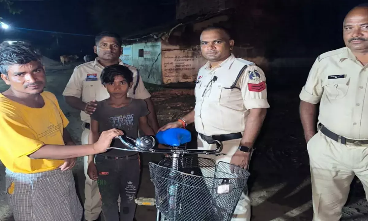 लालपुर में एक शराबी बाप ने अपने बेटे की स्कूल जाने वाली साइकिल को 500 रुपये में गिरवी रख दी