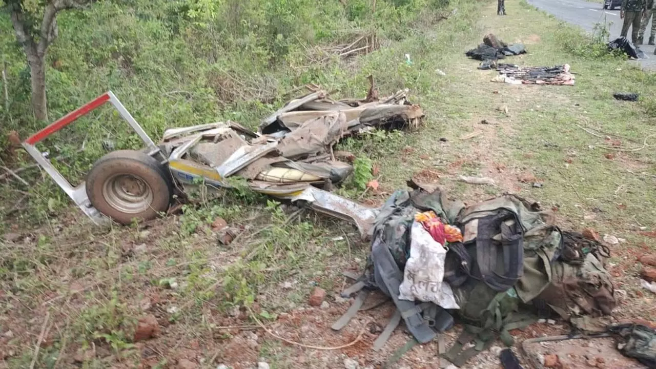 50 KG विस्फोटक से उड़ाया वाहन