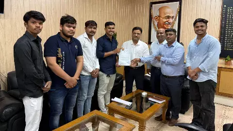 अतिथि व्याख्याताओं की नियुक्ति की मांग : एनएसयूआई ने रविवि के कुलसचिव को सौंपा ज्ञापन