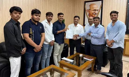 अतिथि व्याख्याताओं की नियुक्ति की मांग : एनएसयूआई ने रविवि के कुलसचिव को सौंपा ज्ञापन