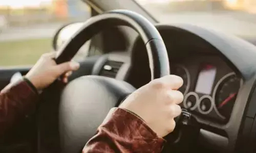 स्मूद ड्राइविंग की 5 एडवांस्ड टेक्निक्स, इन्हें फॉलो करेंगे तो सुधरेगी गाड़ी की परफॉर्मेंस