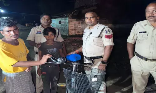 लालपुर में एक शराबी बाप ने अपने बेटे की स्कूल जाने वाली साइकिल को 500 रुपये में गिरवी रख दी