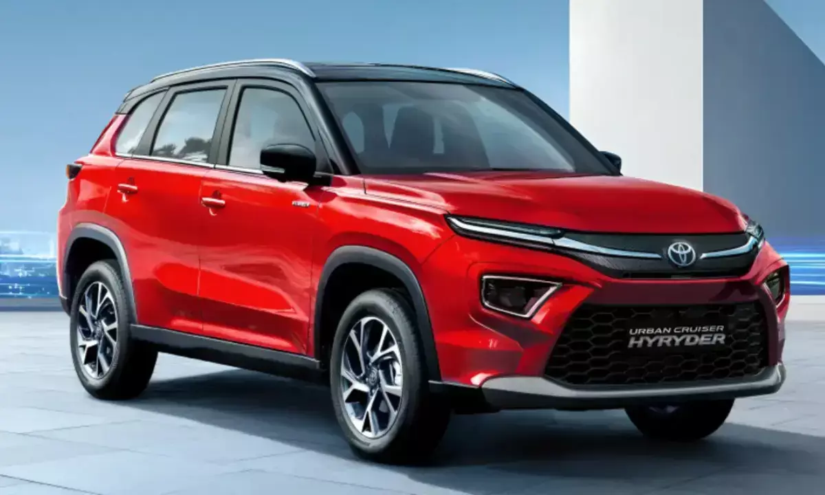 देश में अब जमकर बिक रही ICE+EV कॉन्बिनेशन वाली कारें, 118% की ग्रोथ; टोयोटा का दबदबा