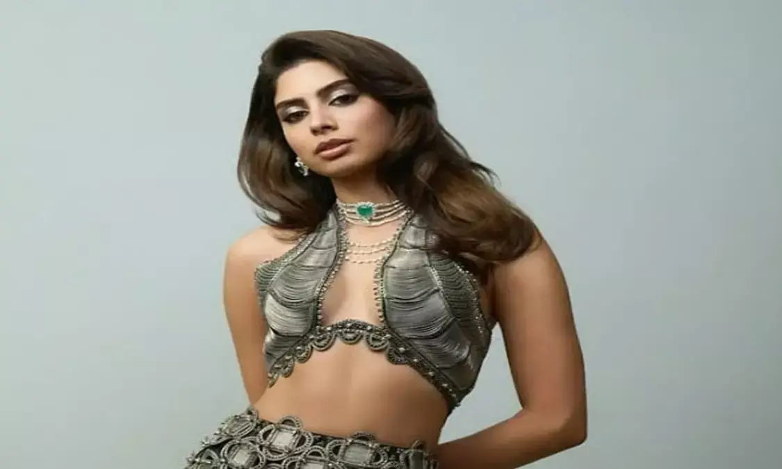 खुशी कपूर का ऑक्सिडाइज़्ड मेटल ड्रेस लुक