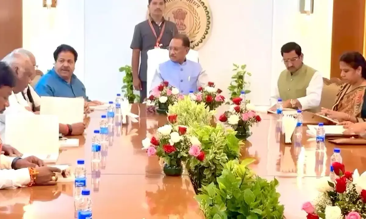 सीएम विष्णुदेव साय ने दिल्ली के छत्तीसगढ़ भवन में सभी सांसदों मुलाकात कर उनके साथ डिनर किया