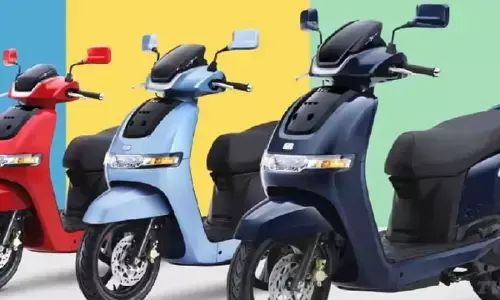 Q1 FY26 में इलेक्ट्रिक स्कूटर का दिखा दबदबा, होंडा को मिली डिग्रोथ; आईक्यूब, चेतक का कमाल