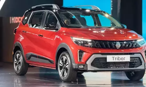 डीलर्स के पास पहुंचने लगी देश की सबसे सस्ती 7-सीटर कार, इसकी कीमत सिर्फ 6.30 लाख रुपए