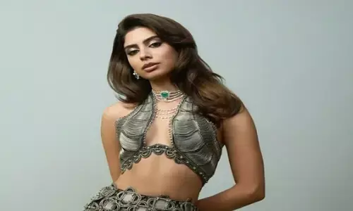 खुशी कपूर का ऑक्सिडाइज़्ड मेटल ड्रेस लुक