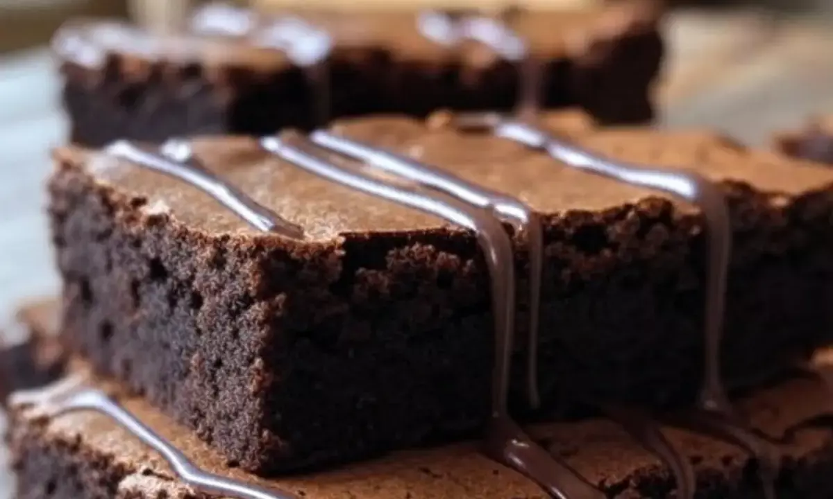 चॉकलेटी ब्राउनी बनाने की रेसिपी।