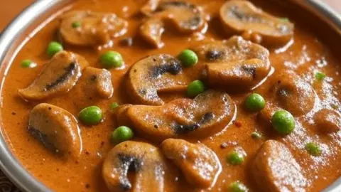 मशरूम मटर मसाला की आसान रेसिपी।
