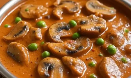 मशरूम मटर मसाला की आसान रेसिपी।