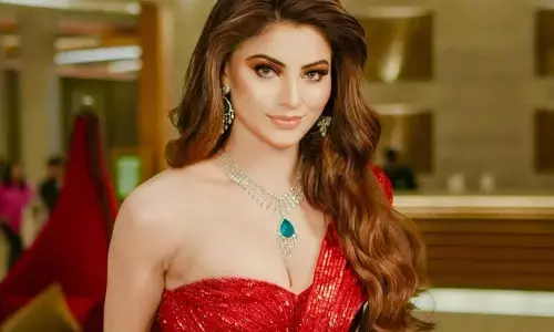 लंदन में उर्वशी रौतेला का लग्जरी बैग हुआ चोरी, सोशल मीडिया पर मांगी मदद