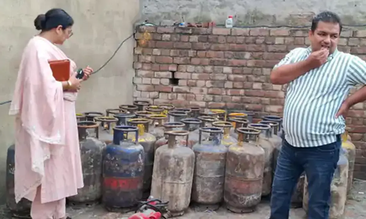 gas cylinder black marketing cm flying raid gas cylinder black marketing cm flying raid