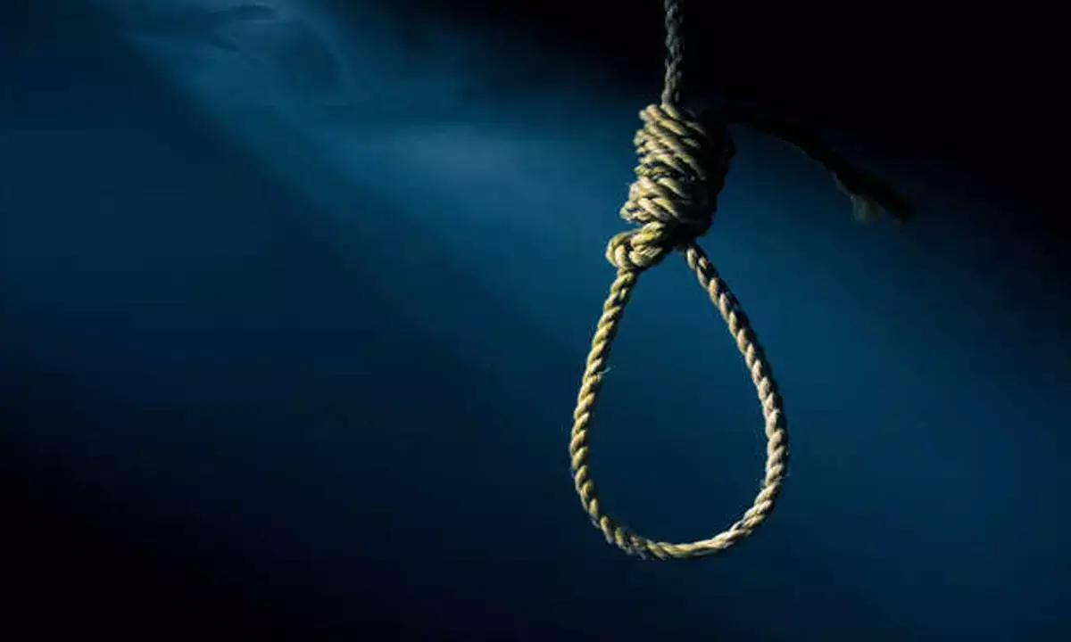 11 साल के बच्चे ने लगा ली फांसी : पड़ोसियों ने घर में ही फंदे पर लटकता देखा 11 साल के बच्चे ने लगा ली फांसी : पड़ोसियों ने घर में ही फंदे पर लटकता देखा