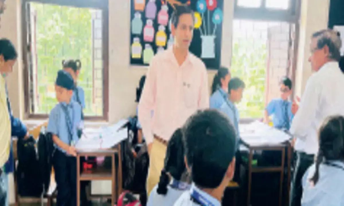 निजी स्कूलों का निरीक्षण : अधिकारी भी 5 मिनट से अधिक नहीं उठा सके बैग, छात्र ने बताया-9 किलो है वजन