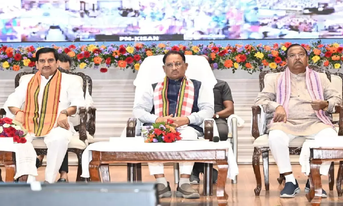 सीएम विष्णु देव साय उद्यानिकी एवं वानिकी विश्वविद्यालय के सभागार से प्रदेश के किसानों के साथ वर्चुअल माध्यम से कार्यक्रम से जुड़े