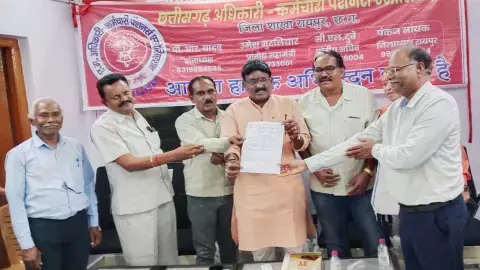 handing over the memorandum