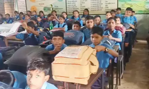 स्कूल में बच्चों को खिला दिया कुत्ते का जूठा खाना : मामला उजागर होने पर 78 छात्र-छात्राओं को लगाया गया एंटी रेबीज टीका