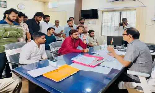 NSUI ने जोन कमिश्नर को सौंपा ज्ञापन : अमलीडीह एक्सप्रेस-वे जॉइंट रोड निर्माण जल्द शुरू करने की मांग