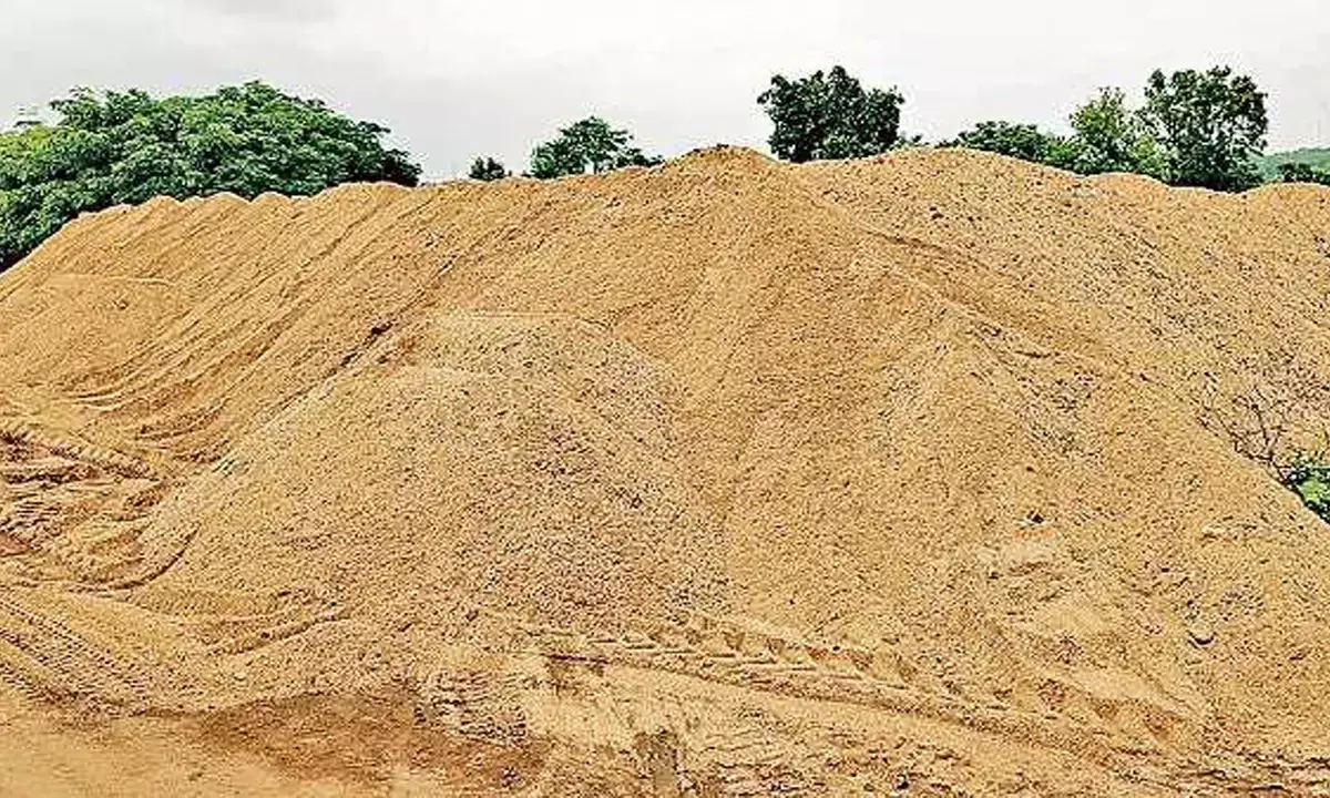 रेत रॉयल्टी घोटाले की जांच रिपोर्ट गायब :  पुलिस में चोरी की शिकायत