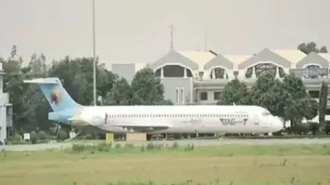 गले की फांस बना बांग्लादेशी विमान : दस साल में पार्किंग किराया करोड़ों में, यहां कबूतरों का ठिकाना