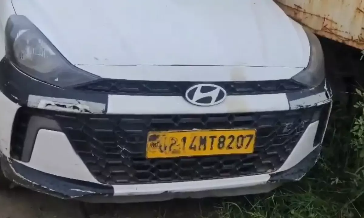 Noida two dead bodies in car