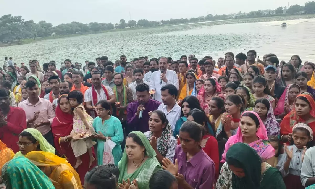 बलौदाबाजार जिले में सावन के पावन अंतिम सोमवार को शिवभक्तों की आस्था और भक्ति का अनूठा संगम पलारी स्थित सिद्धेश्वर मंदिर में देखने को मिला