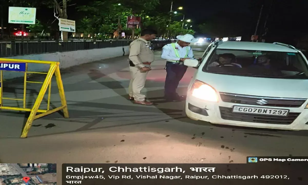 रायपुर में 8 ड्रंक एंड ड्राइव कर वाहन चलाने वाले वाहन चालकों के खिलाफ कार्रवाई कर जब्त कर लिया गया है