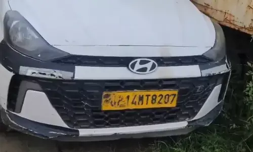 Noida two dead bodies in car