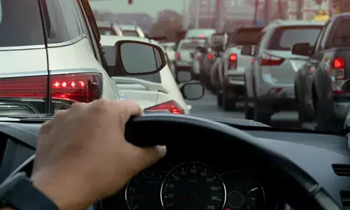 हैवी ट्रैफिक में मददगार साबित होंगे 5 उपाय, जानें कार चलाते समय क्या करें, क्या नहीं?