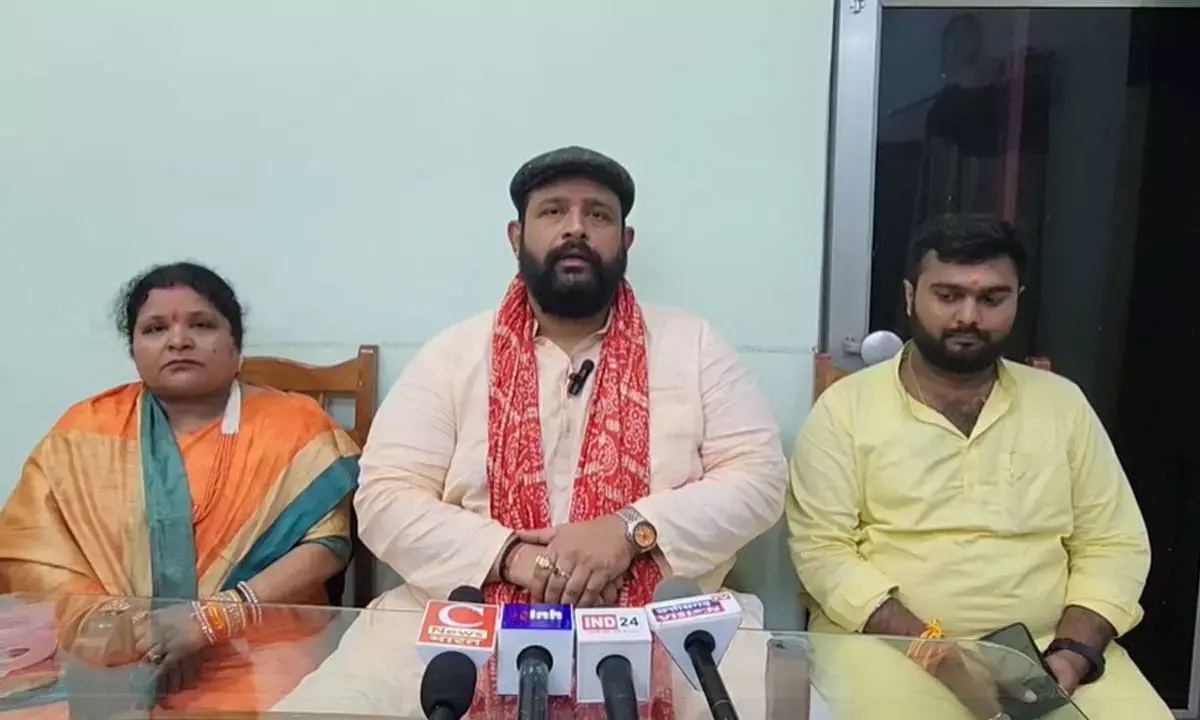 प्रबल प्रताप सिंह जूदेव ने 35 परिवारों की कराई हिंदू धर्म में वापसी प्रबल प्रताप सिंह जूदेव ने 35 परिवारों की कराई हिंदू धर्म में वापसी