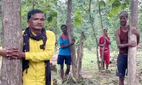 ग्रामीणों ने किया अनोखा प्रदर्शन ग्रामीणों ने किया अनोखा प्रदर्शन