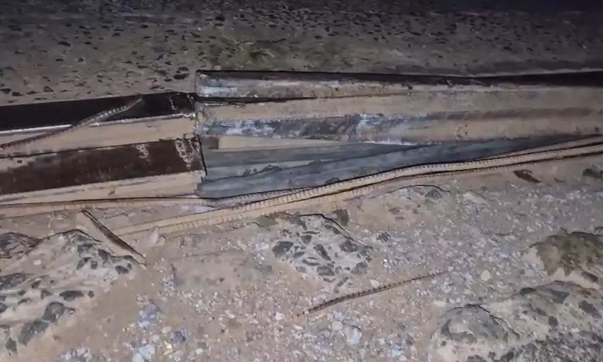 चिचाड़ी पुल एक्सपेंशन ज्वाइंट टूटा