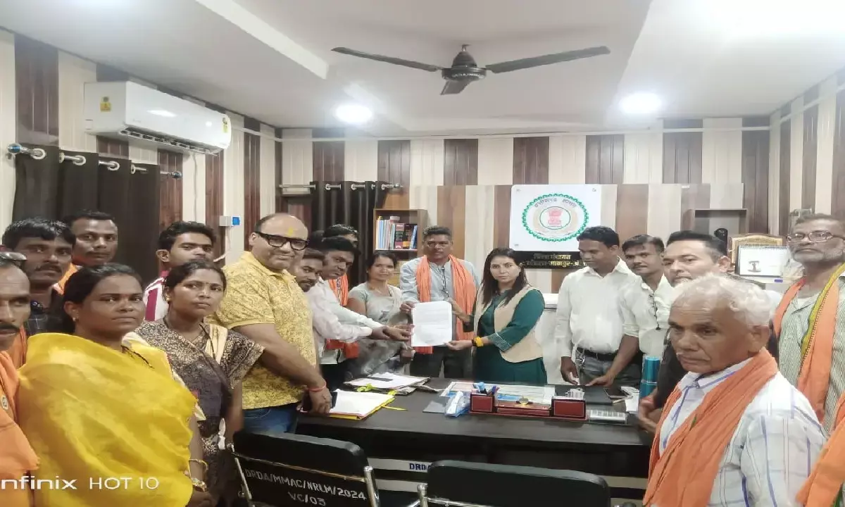 अंबागढ़, चौकी में जनपद उपाध्यक्ष शंकर तिवारी के द्वारा ग्रामीण सरपंचों से अवैध उगाही करने का मामला सामने आया है