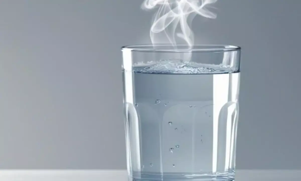 ज्यादा गर्म पानी पीने के नुकसान